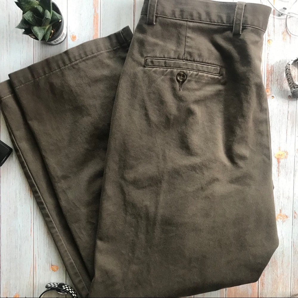 Docker's khaki men's pants A49